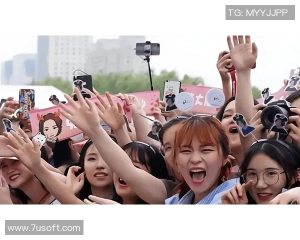 足球明星与女粉丝的甜蜜互动揭示了偶像崇拜背后的温暖故事